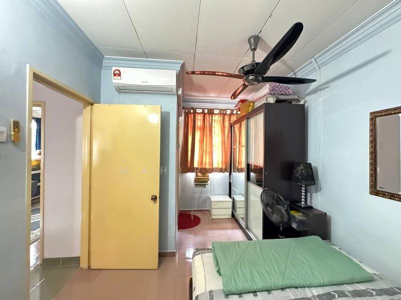 2-storey Terraced House for Sale in Bandar Seri Putra (Bangi) - Mahirah . - Bedroom - PropertyGuru.com.my