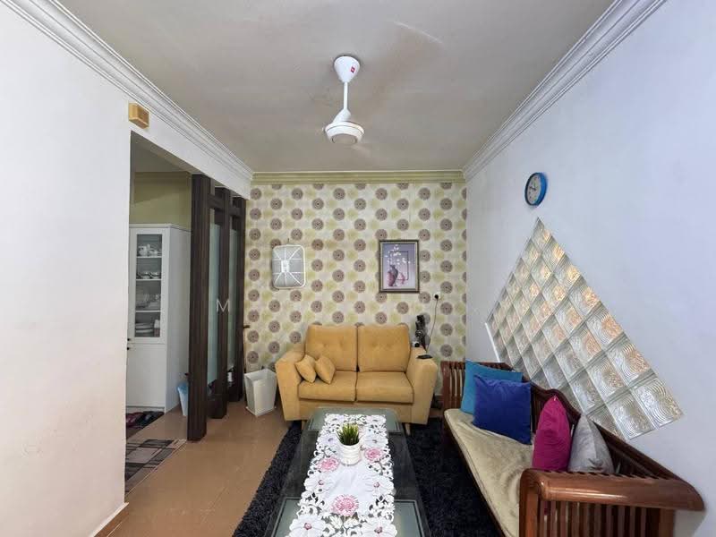 2-storey Terraced House for Sale in Bandar Seri Putra (Bangi) - Mahirah . - Living Room - PropertyGuru.com.my