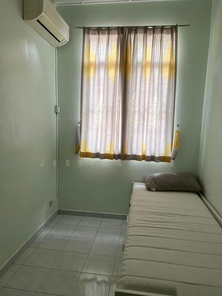 2-storey Terraced House for Rent in Taman Bukit Subang (Shah Alam) - Jessica Hoe - Bedroom - PropertyGuru.com.my