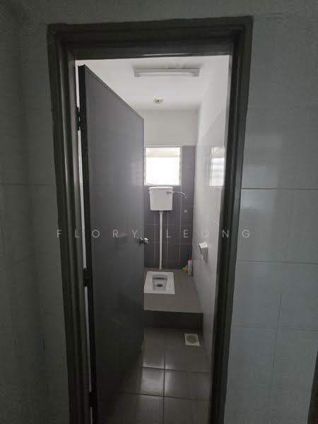 Shop for Rent in Puchong (Selangor) - Flory Leong - Bathroom - PropertyGuru.com.my