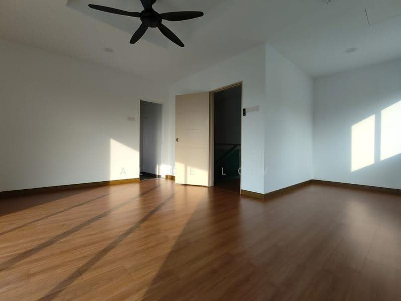 Semi-Detached House for Sale in Serendah (Selangor) - Alice Low - Living Room - PropertyGuru.com.my