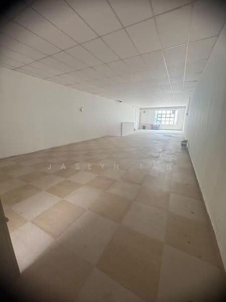 Shop for Rent in Taman Daya (Johor Bahru) - Jaslyn Tan - Interior - PropertyGuru.com.my