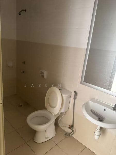 Shop for Rent in Taman Daya (Johor Bahru) - Jaslyn Tan - Bathroom - PropertyGuru.com.my