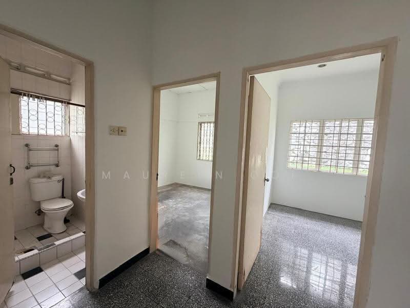 Bungalow House for Sale in Seksyen 17 (Petaling Jaya) - Maureen Ooi - Bathroom - PropertyGuru.com.my