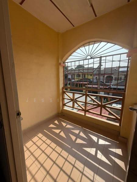 2-storey Terraced House for Sale in Bukit Beruntung (Selangor) - Jessica Lim - Balcony - PropertyGuru.com.my