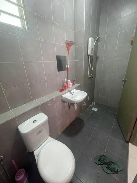 Kondominium untuk Disewa di Lake Vista Residence (Tasik Vista Residen) - Uswani Mazuwan - Bathroom - PropertyGuru.com.my