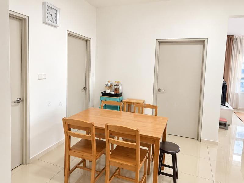 Kediaman Servis untuk Dijual di Nadayu 801 - Zalina Zubaidi - Dining Room - PropertyGuru.com.my