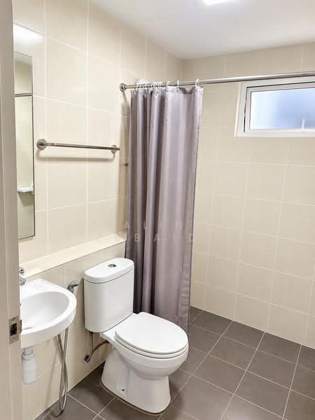 Kediaman Servis untuk Dijual di Nadayu 801 - Zalina Zubaidi - Bathroom - PropertyGuru.com.my