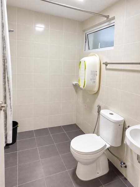 Kediaman Servis untuk Dijual di Nadayu 801 - Zalina Zubaidi - Bathroom - PropertyGuru.com.my