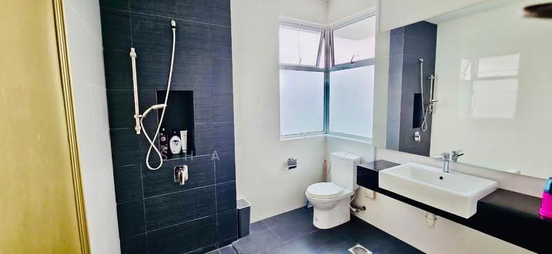 Rumah Berkembar untuk Dijual di Senibong (Permas Jaya) - Sharon Ng - Bathroom - PropertyGuru.com.my