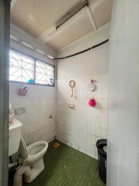 1-storey Terraced House for Sale in Taman Universiti (Skudai) - Albert Liew - Bathroom - PropertyGuru.com.my