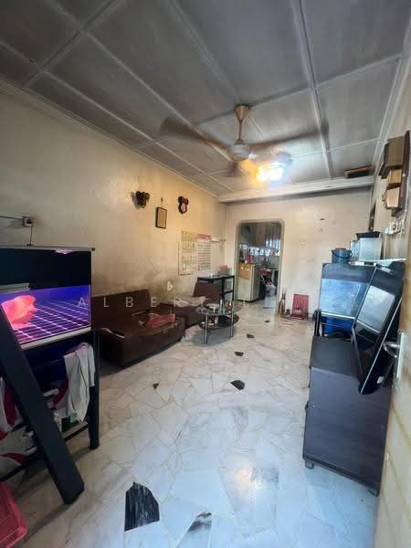 1-storey Terraced House for Sale in Taman Universiti (Skudai) - Albert Liew - Living Room - PropertyGuru.com.my