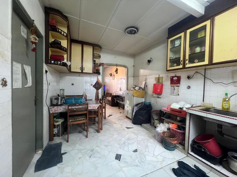 1-storey Terraced House for Sale in Taman Universiti (Skudai) - Albert Liew - Kitchen - PropertyGuru.com.my