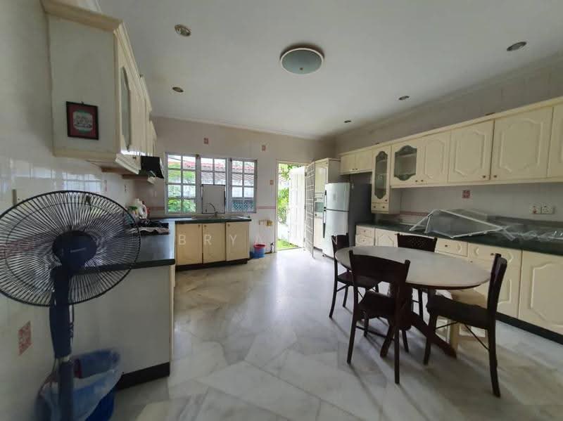Rumah Banglo untuk Dijual di Ukay Heights (Ampang) - Bryan Ng - Kitchen - PropertyGuru.com.my