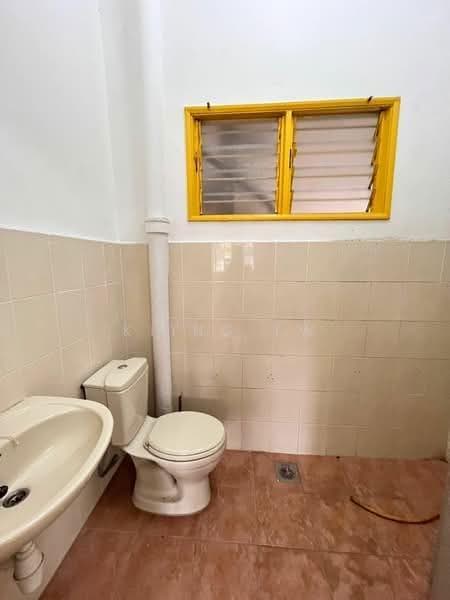 1.5-storey Terraced House for Sale in Kepong (Kuala Lumpur) - Kiing TW - Bathroom - PropertyGuru.com.my