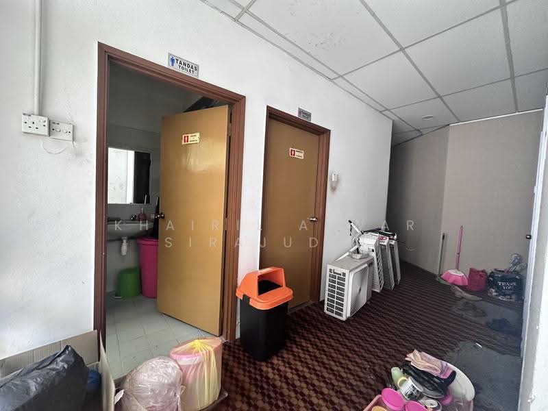 Kedai / Pejabat untuk Disewa di Bangsar Utama (Bangsar) - Khairil Anwar Sirajudin - Bathroom - PropertyGuru.com.my