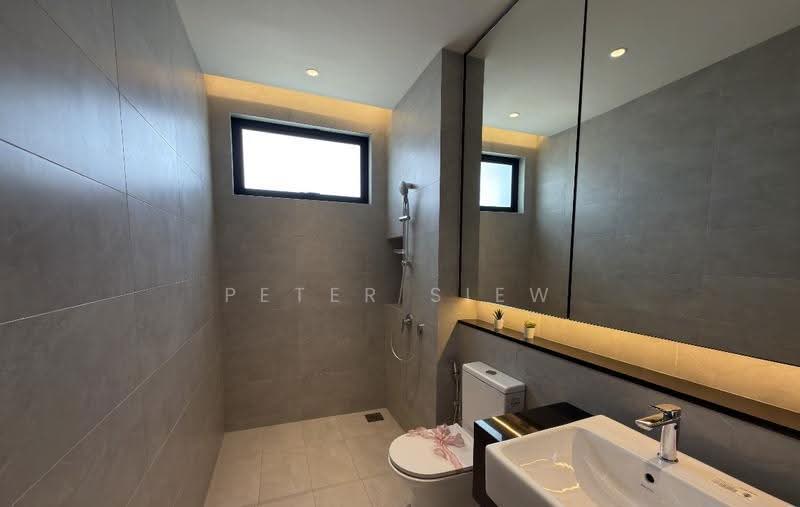 Semi-Detached House for Sale in Leisure Farm (Gelang Patah) - Peter Siew - Bathroom - PropertyGuru.com.my