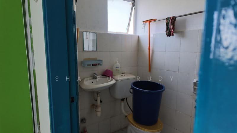 Pangsapuri untuk Disewa di Laguna Biru - Shaiful Rudy - Bathroom - PropertyGuru.com.my