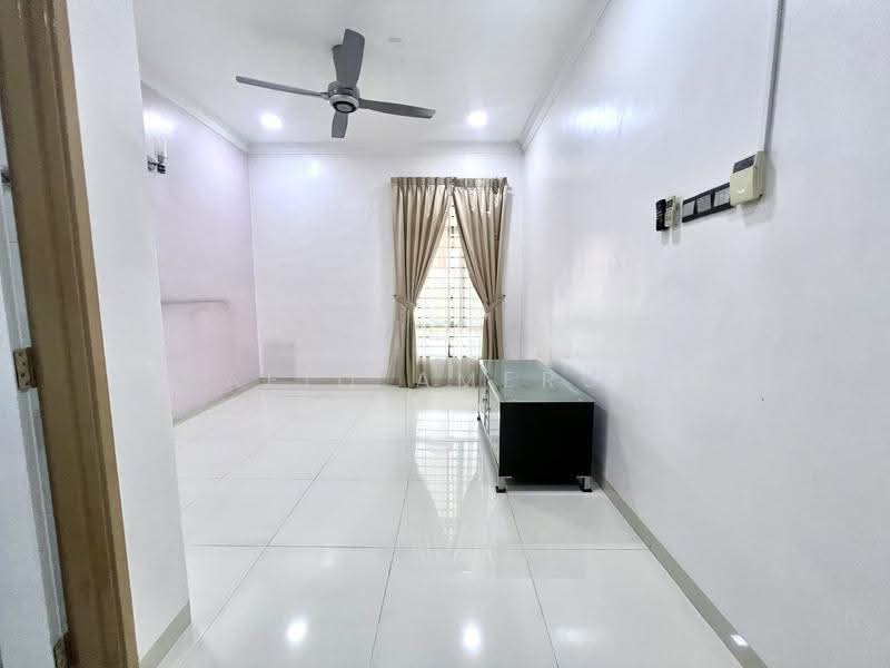 Rumah Teres 1-Tingkat untuk Dijual di Bandar Bukit Raja (Klang) - Shafiq Amerudin - Living Room - PropertyGuru.com.my