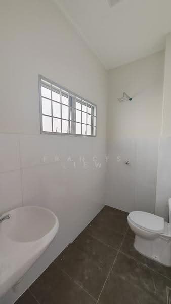 2-storey Terraced House for Sale in Bandar Putra Permai (Seri Kembangan) - Frances Liew - Bathroom - PropertyGuru.com.my