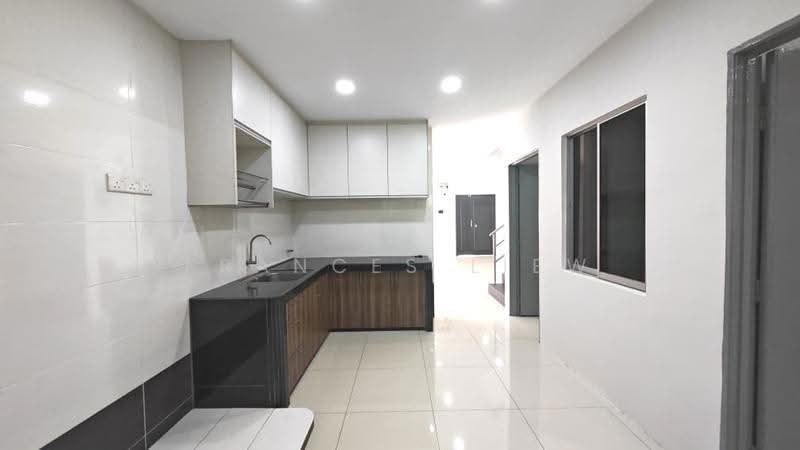 2-storey Terraced House for Sale in Bandar Putra Permai (Seri Kembangan) - Frances Liew - Kitchen - PropertyGuru.com.my