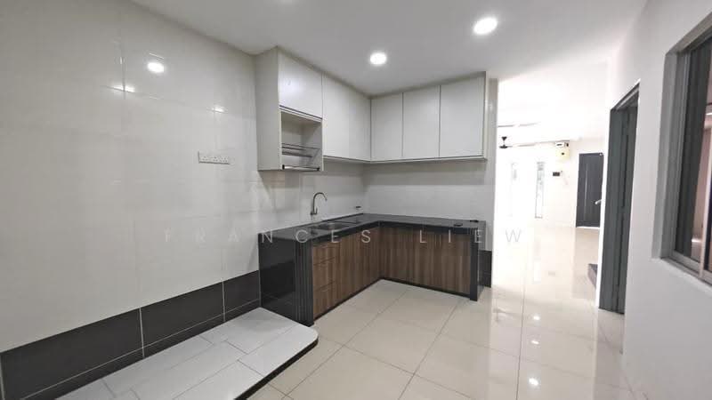 2-storey Terraced House for Sale in Bandar Putra Permai (Seri Kembangan) - Frances Liew - Kitchen - PropertyGuru.com.my