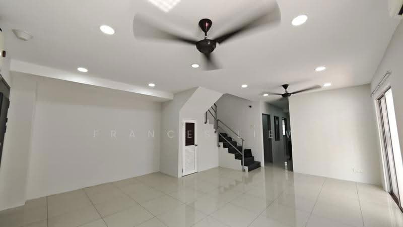 2-storey Terraced House for Sale in Bandar Putra Permai (Seri Kembangan) - Frances Liew - Living Room - PropertyGuru.com.my