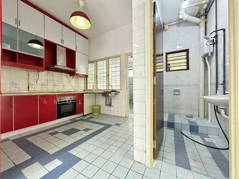 Rumah Teres 2-Tingkat untuk Dijual di Seksyen 7 (Shah Alam) - Ammeer Nadzrai - Kitchen - PropertyGuru.com.my