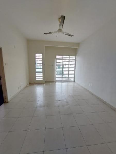 3-storey Terraced House for Sale in Taman Perindustrian Bukit Minyak (Bukit Minyak) - Samuel Yeoh - Living Room - PropertyGuru.com.my