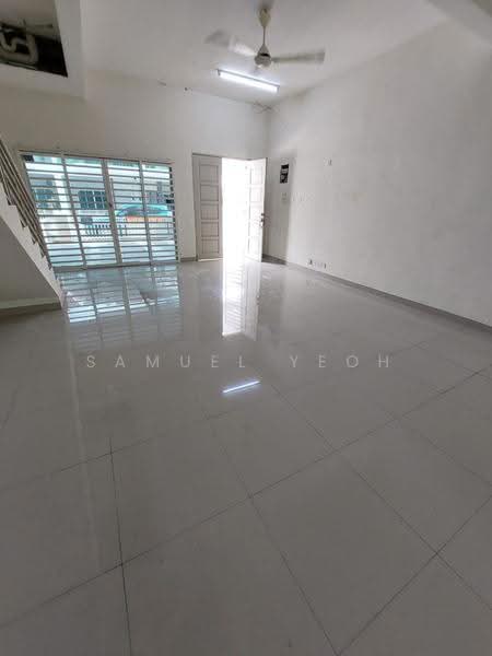 3-storey Terraced House for Sale in Taman Perindustrian Bukit Minyak (Bukit Minyak) - Samuel Yeoh - Living Room - PropertyGuru.com.my