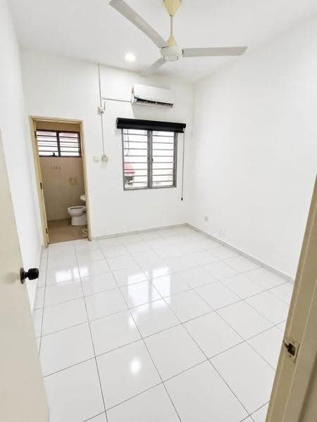 Rumah Teres 2-Tingkat untuk Disewa di Shah Alam (Selangor) - Sam Chan - Bathroom - PropertyGuru.com.my