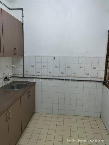 Pangsapuri untuk Disewa di Subang Perdana Goodyear Court 6 - Kenix Lee - Kitchen - PropertyGuru.com.my