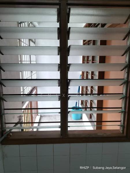 Pangsapuri untuk Disewa di Subang Perdana Goodyear Court 6 - Kenix Lee - Balcony - PropertyGuru.com.my