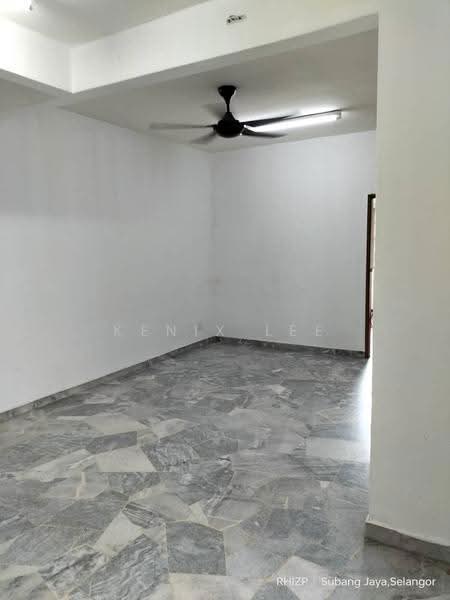 Pangsapuri untuk Disewa di Subang Perdana Goodyear Court 6 - Kenix Lee - Living Room - PropertyGuru.com.my