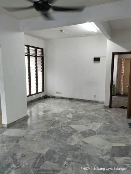 Pangsapuri untuk Disewa di Subang Perdana Goodyear Court 6 - Kenix Lee - Living Room - PropertyGuru.com.my