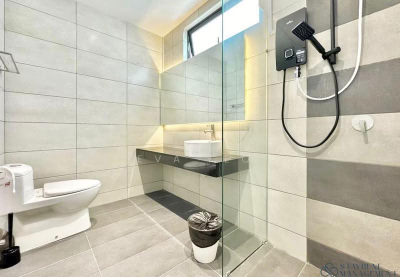 Kediaman Servis untuk Dijual di Molek Regency - Eva Yeo - Bathroom - PropertyGuru.com.my