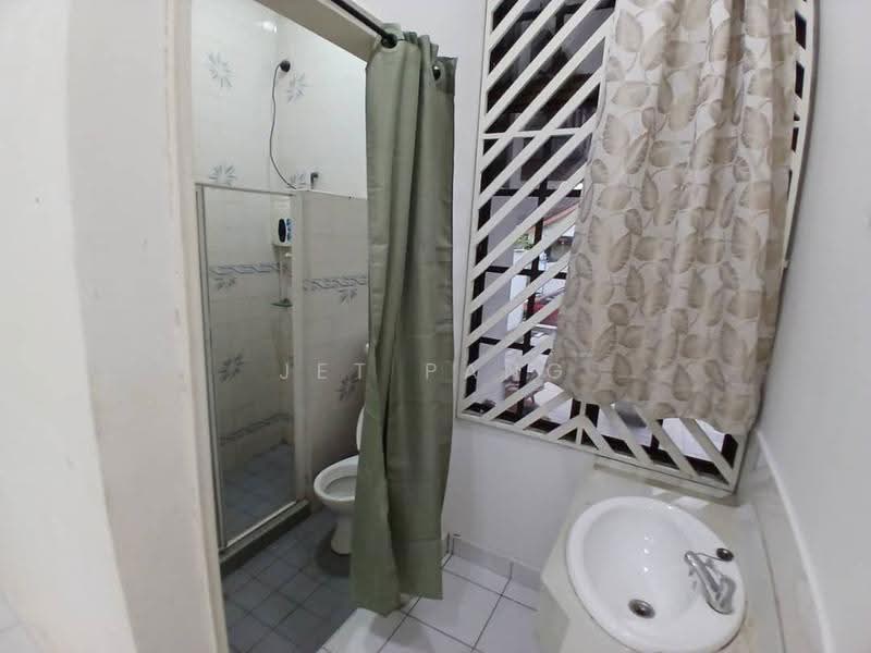 Rumah Teres 1.5-Tingkat untuk Dijual di Taman Molek (Johor Bahru) - Jet Pang - Bathroom - PropertyGuru.com.my