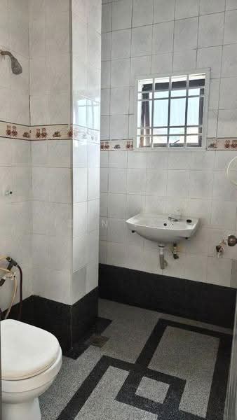 2-storey Terraced House for Sale in Taman Johor Jaya (Johor Bahru) - Iden Tan - Bathroom - PropertyGuru.com.my