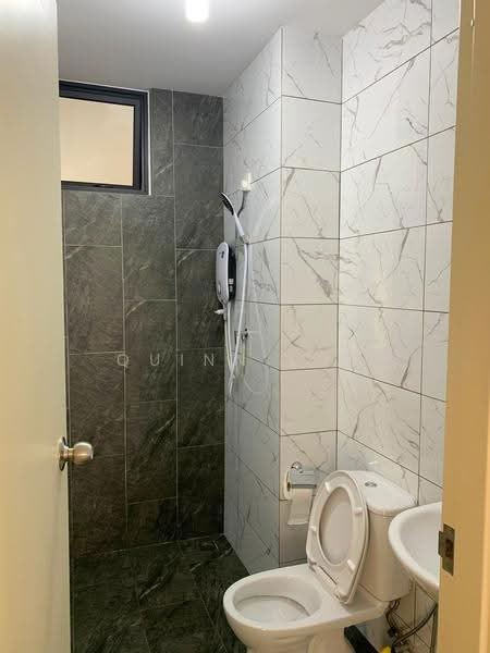 Kondominium untuk Disewa di Glisten Hill - Quinn Loh - Bathroom - PropertyGuru.com.my