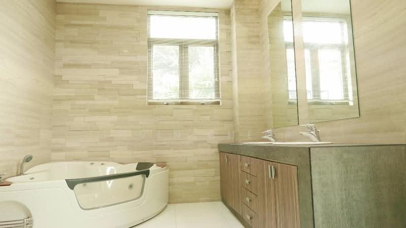 Bungalow House for Sale in Bukit Gita Bayu (Seri Kembangan) - Jovin Cheor - Bathroom - PropertyGuru.com.my