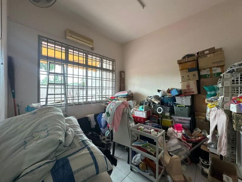 Semi-Detached House for Sale in Taman Bukit Jaya (Ulu Tiram) - Alicia Voon - Bedroom - PropertyGuru.com.my
