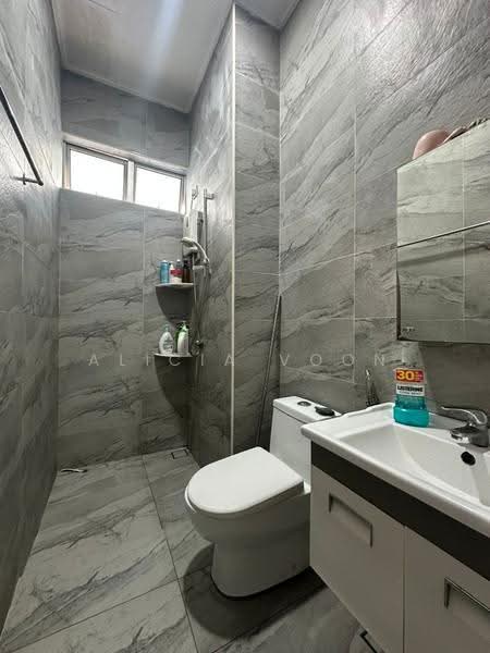 Semi-Detached House for Sale in Taman Bukit Jaya (Ulu Tiram) - Alicia Voon - Bathroom - PropertyGuru.com.my