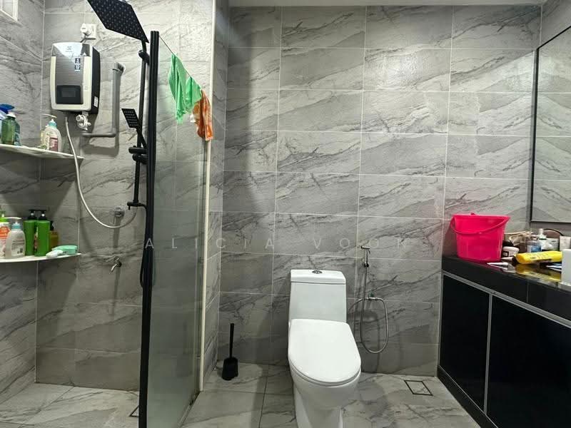 Semi-Detached House for Sale in Taman Bukit Jaya (Ulu Tiram) - Alicia Voon - Bathroom - PropertyGuru.com.my
