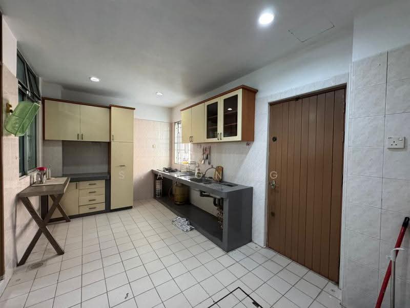 Rumah Teres 2.5-Tingkat untuk Disewa di Taman Perling (Perling) - Sharon Ng - Kitchen - PropertyGuru.com.my