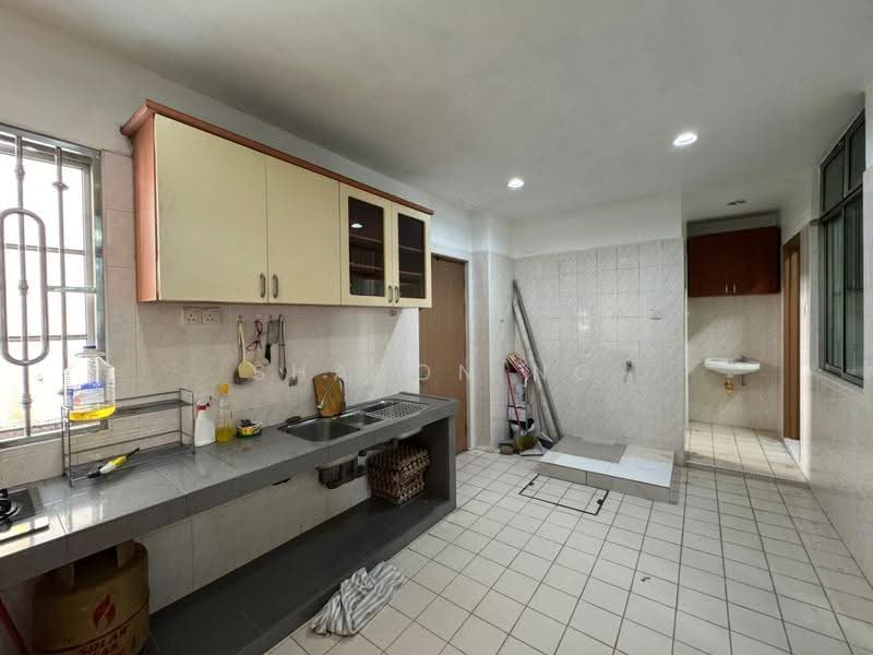 Rumah Teres 2.5-Tingkat untuk Disewa di Taman Perling (Perling) - Sharon Ng - Kitchen - PropertyGuru.com.my