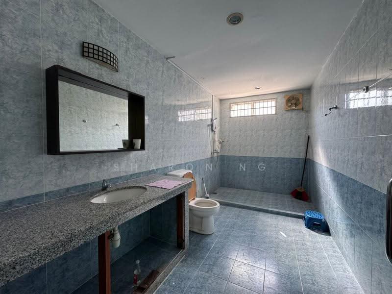 Rumah Teres 2.5-Tingkat untuk Disewa di Taman Perling (Perling) - Sharon Ng - Bathroom - PropertyGuru.com.my