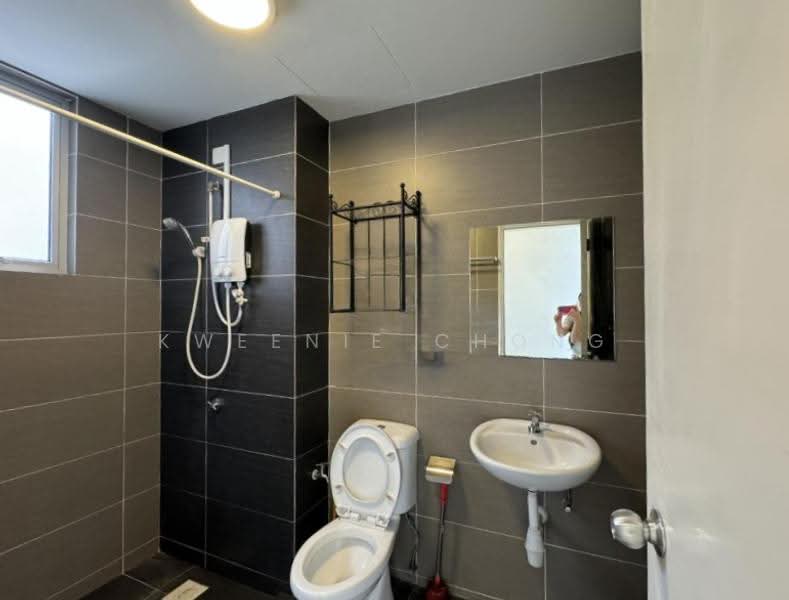 Kediaman Servis untuk Dijual di Maxim Residences - Kweenie Chong - Bathroom - PropertyGuru.com.my