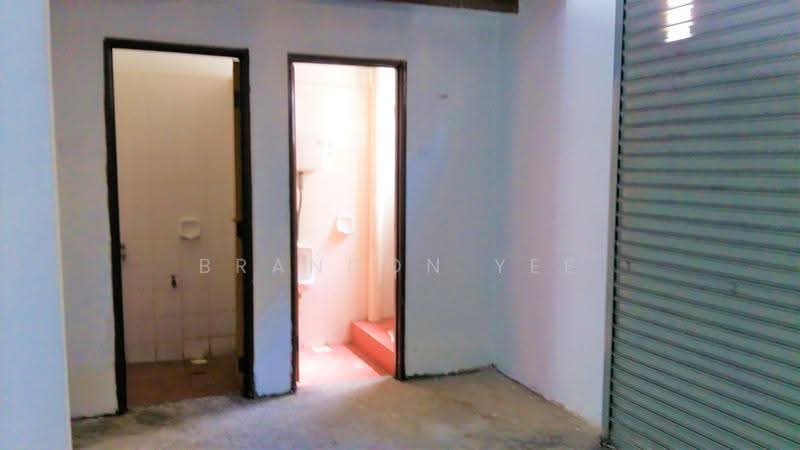 Shop for Rent in Bandar Putra Permai (Seri Kembangan) - Brandon Yee - Bathroom - PropertyGuru.com.my