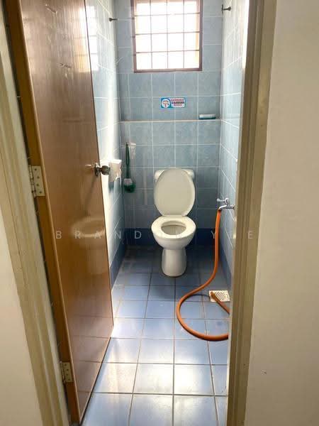 Shop for Rent in Bandar Putra Permai (Seri Kembangan) - Brandon Yee - Bathroom - PropertyGuru.com.my
