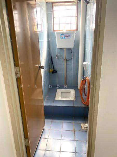 Shop for Rent in Bandar Putra Permai (Seri Kembangan) - Brandon Yee - Bathroom - PropertyGuru.com.my